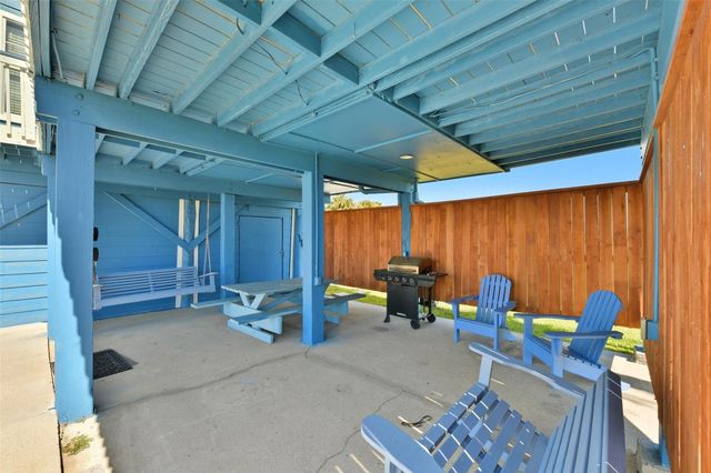 3917 3rd Street, Galveston, TX 77554