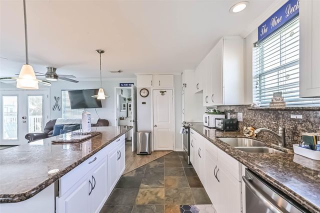 3917 3rd Street, Galveston, TX 77554