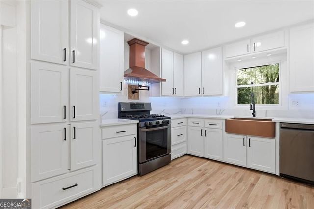 9785 La View Circle, Roswell, GA 30075