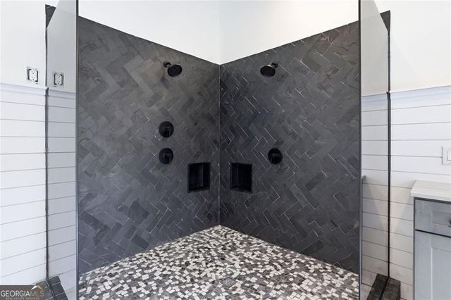 9785 La View Circle, Roswell, GA 30075