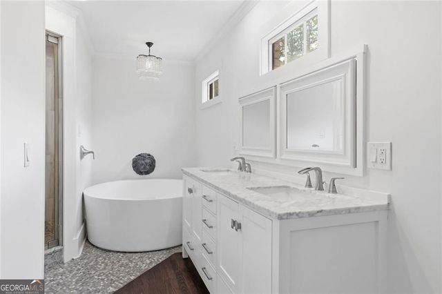 9785 La View Circle, Roswell, GA 30075