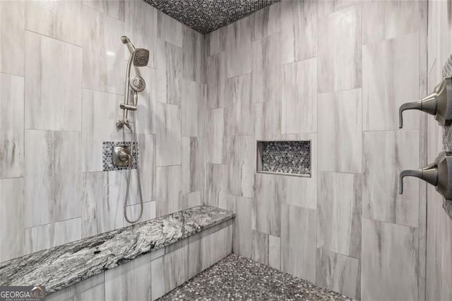 9785 La View Circle, Roswell, GA 30075