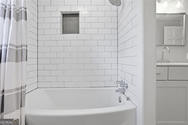 9785 La View Circle, Roswell, GA 30075