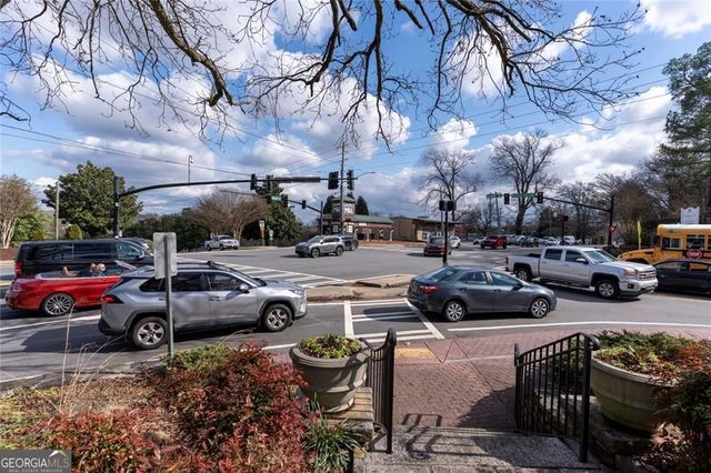 9785 La View Circle, Roswell, GA 30075