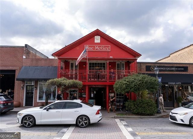 9785 La View Circle, Roswell, GA 30075