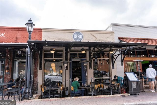 9785 La View Circle, Roswell, GA 30075