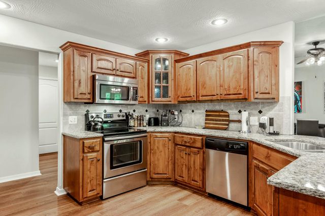 5628 S Winsor Drive, Battlefield, MO 65619