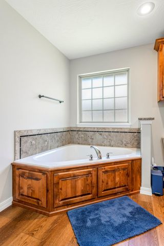 5628 S Winsor Drive, Battlefield, MO 65619