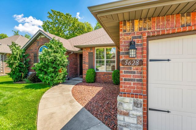 5628 S Winsor Drive, Battlefield, MO 65619