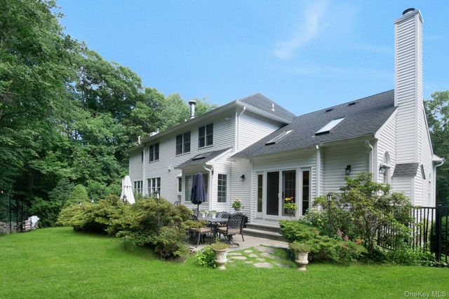32 Split Rock Road, Pound Ridge, NY 10576