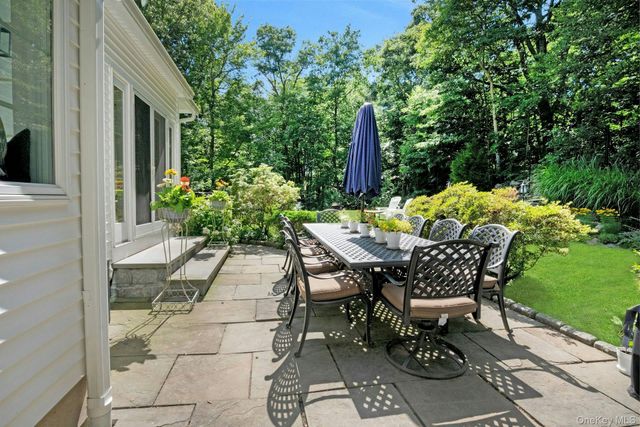 32 Split Rock Road, Pound Ridge, NY 10576