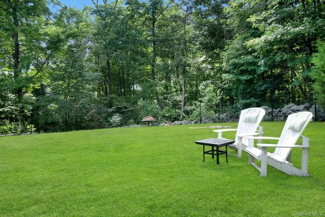 32 Split Rock Road, Pound Ridge, NY 10576