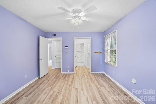 4754 Hedgemore Drive N, Charlotte, NC 28209