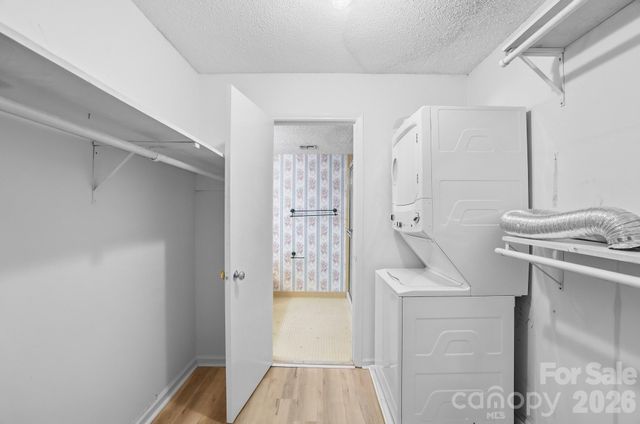4754 Hedgemore Drive N, Charlotte, NC 28209