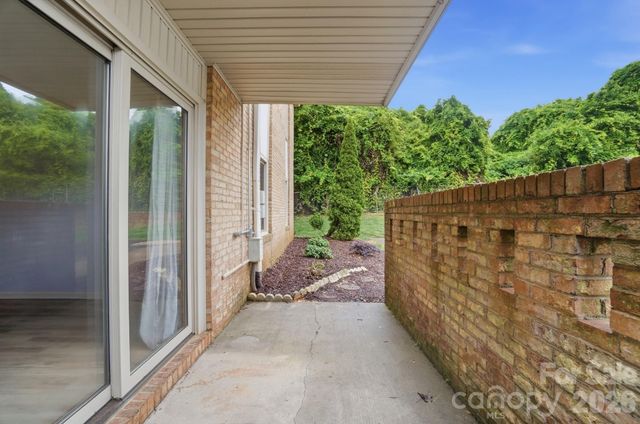 4754 Hedgemore Drive N, Charlotte, NC 28209