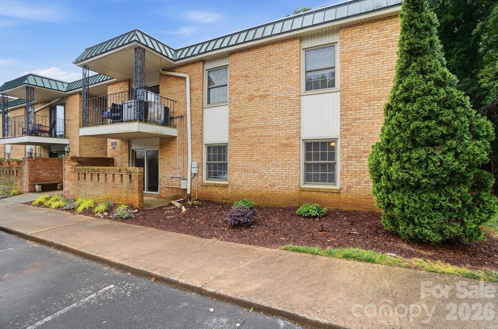4754 Hedgemore Drive N, Charlotte, NC 28209