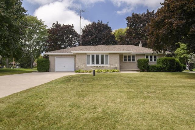 7427 S Shepard AVENUE, Oak Creek, WI 53154