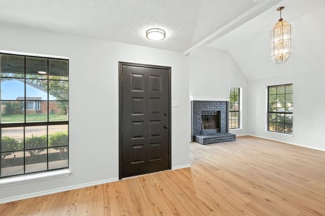 712 Greenleaf Drive, Arlington, TX 76017