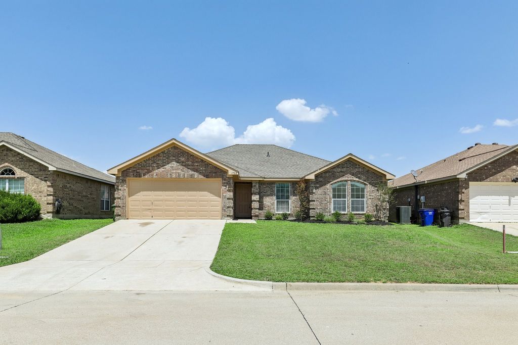 1702 La Caya Drive, Mansfield, TX 76063