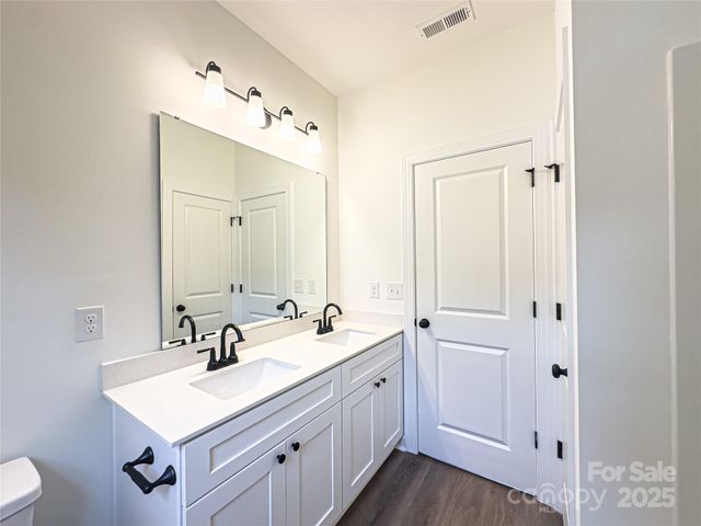 2911 New Pineola Road, Charlotte, NC 28208