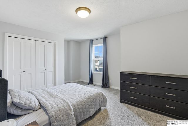 10907 Windward Avenue, Papillion, NE 68046