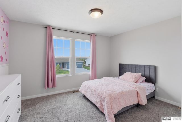 10907 Windward Avenue, Papillion, NE 68046