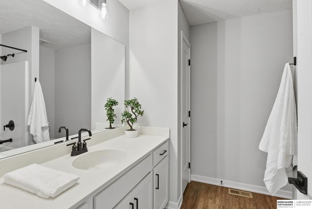 10907 Windward Avenue, Papillion, NE 68046