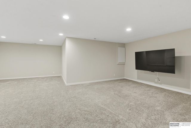 10907 Windward Avenue, Papillion, NE 68046