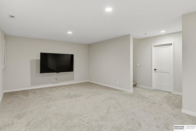 10907 Windward Avenue, Papillion, NE 68046