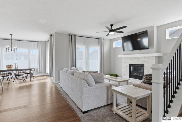 10907 Windward Avenue, Papillion, NE 68046