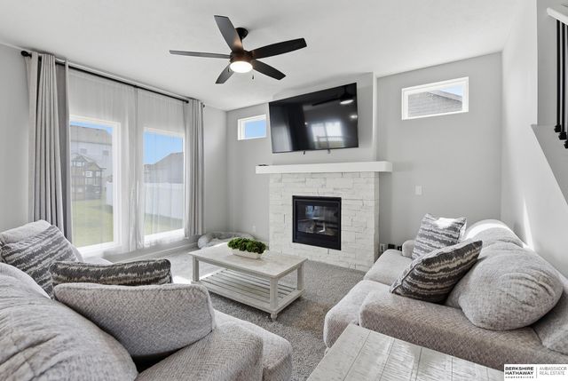 10907 Windward Avenue, Papillion, NE 68046