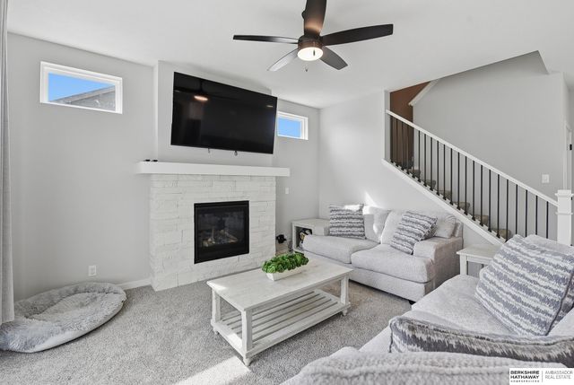 10907 Windward Avenue, Papillion, NE 68046