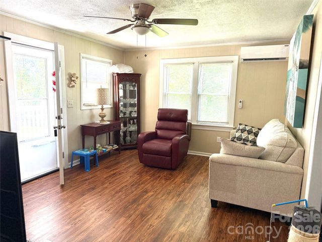 703 Stage Street NW, Lenoir, NC 28645