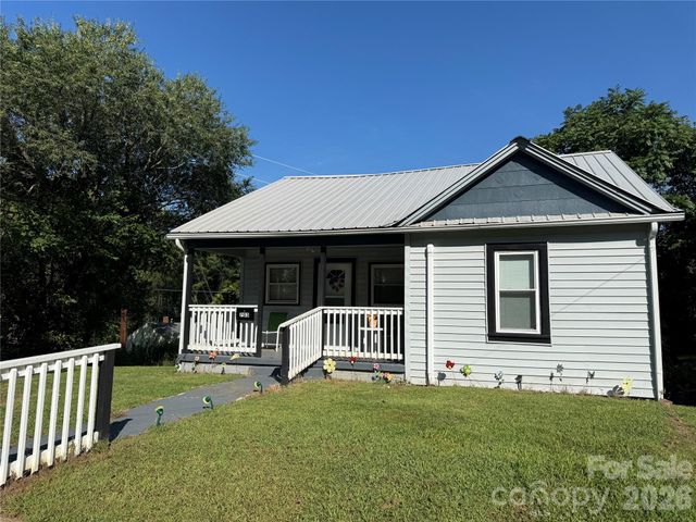 703 Stage Street NW, Lenoir, NC 28645
