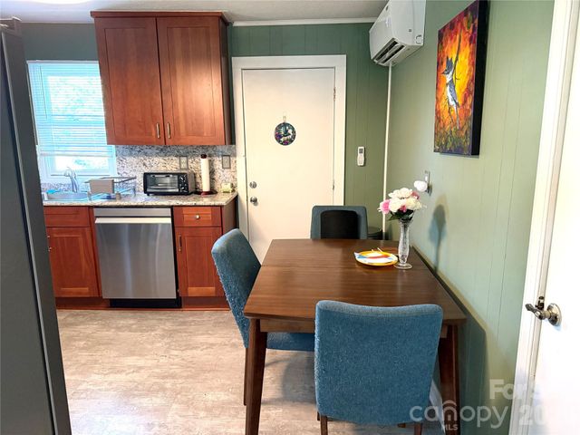 703 Stage Street NW, Lenoir, NC 28645