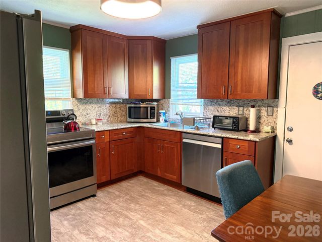 703 Stage Street NW, Lenoir, NC 28645