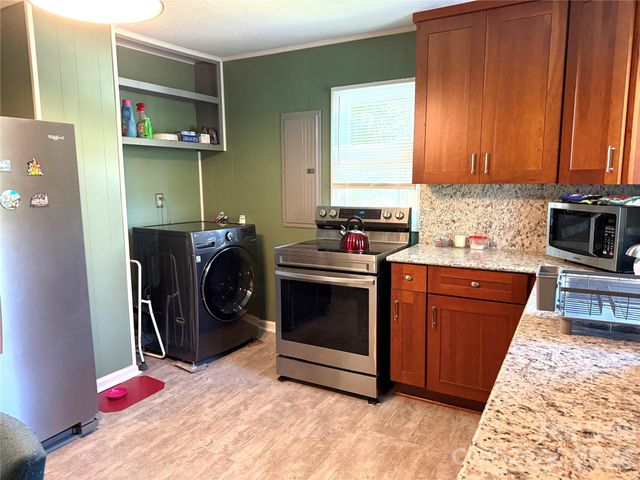 703 Stage Street NW, Lenoir, NC 28645