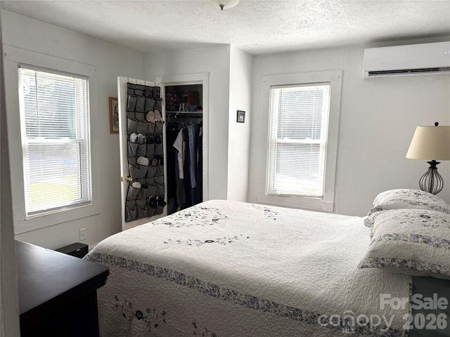 703 Stage Street NW, Lenoir, NC 28645