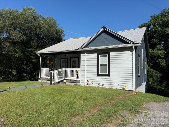 703 Stage Street NW, Lenoir, NC 28645