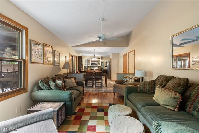 12374 Springwater Avenue NW, Uniontown, OH 44685