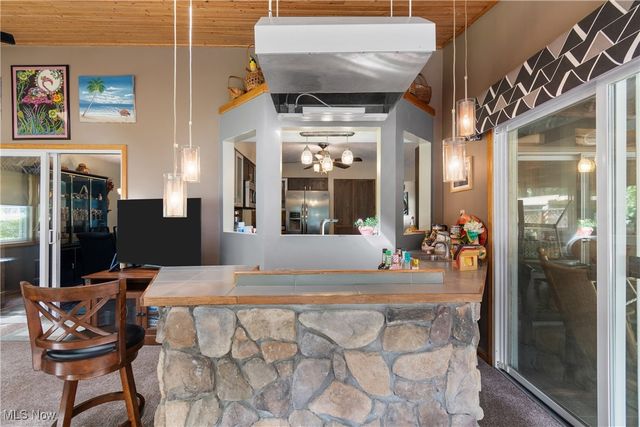 12374 Springwater Avenue NW, Uniontown, OH 44685