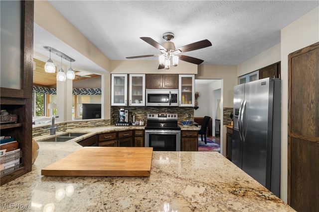 12374 Springwater Avenue NW, Uniontown, OH 44685