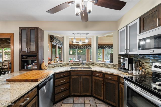 12374 Springwater Avenue NW, Uniontown, OH 44685