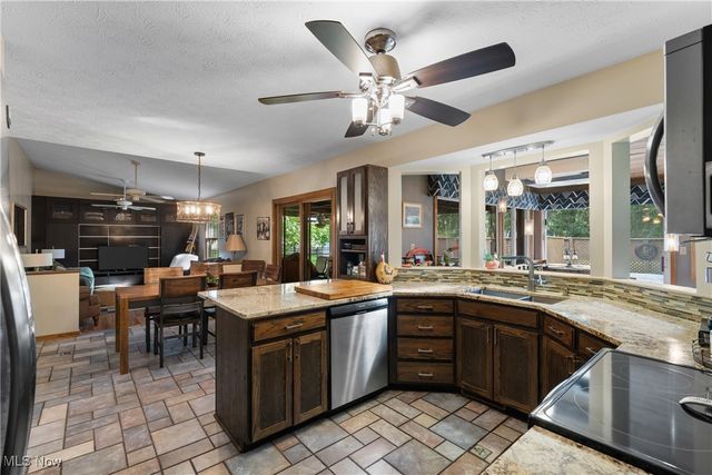 12374 Springwater Avenue NW, Uniontown, OH 44685