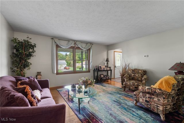 12374 Springwater Avenue NW, Uniontown, OH 44685