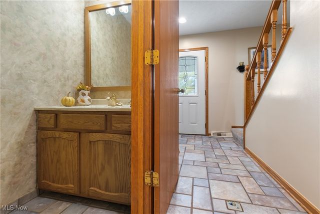 12374 Springwater Avenue NW, Uniontown, OH 44685