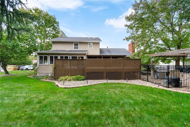 12374 Springwater Avenue NW, Uniontown, OH 44685