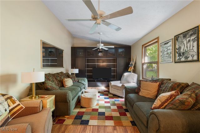 12374 Springwater Avenue NW, Uniontown, OH 44685