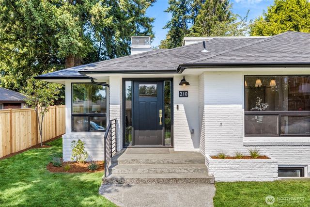 210 N 115th Street, Seattle, WA 98133