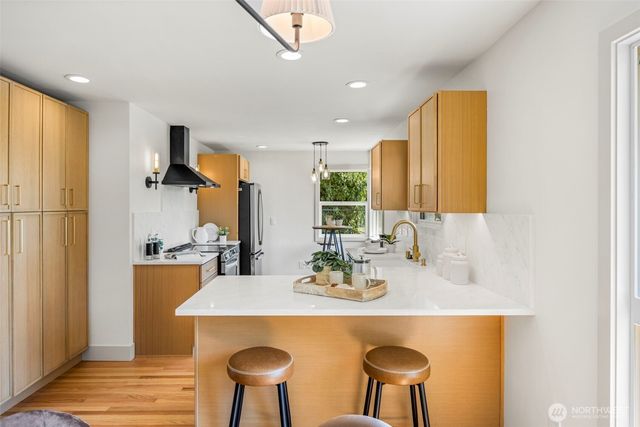 210 N 115th Street, Seattle, WA 98133